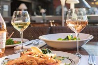 Italienisches Restaurant am Strand in den Niederlanden